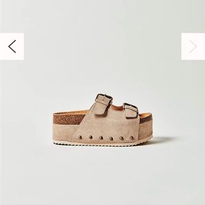 Rule breaker flatform sandal